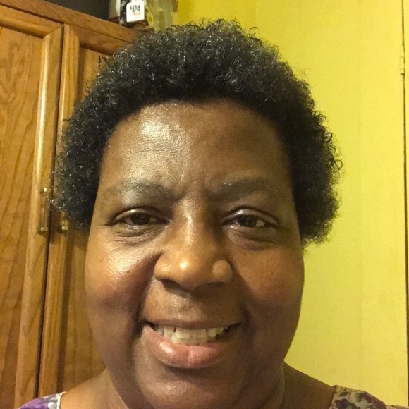 Meet your Posher Ambassador Joan - Picture 2 of 4